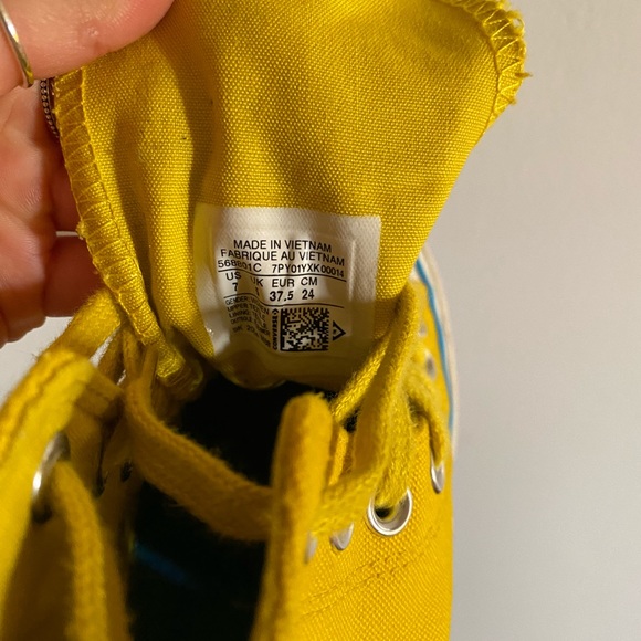 Wore twice converse in perfect condition, size 7,5 women, bought for 120$ - Picture 5 of 6